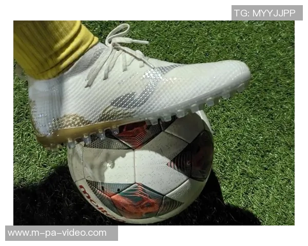 提升球场表现美津浓足球鞋垫助你轻松应对每场比赛