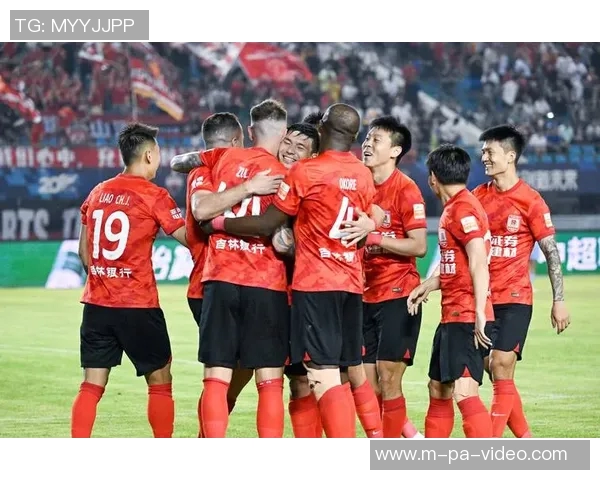 阿德里安足球的魅力与发展探索：从草根到职业的精彩旅程